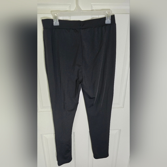 SHEIN Black Leggings with Elastic Waistband and Tapered Fit - Picture 9 of 10